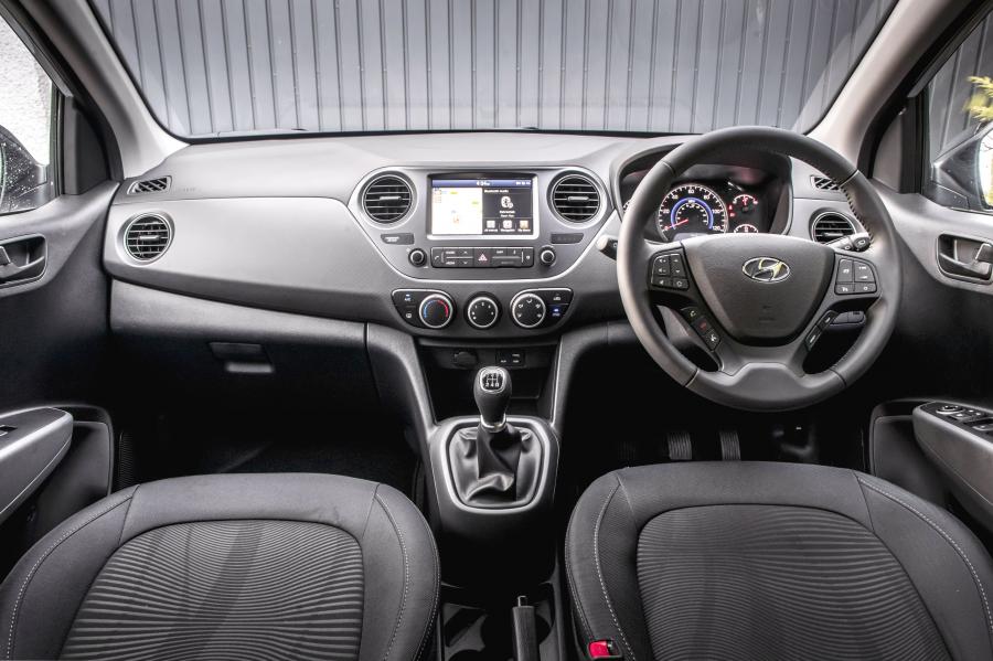 Торпедо Hyundai i10 Play 2019 года  (UK) (фото 42 из 42)